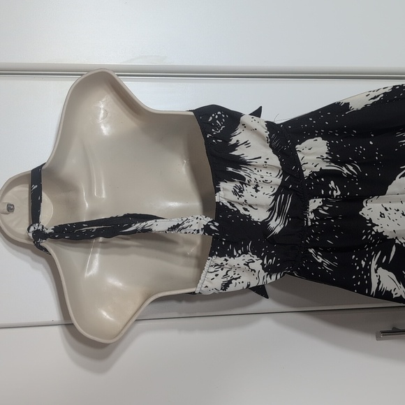 Forever 21 Elegant Black and Cream Women's Midi Dress Size Small - Picture 4 of 11